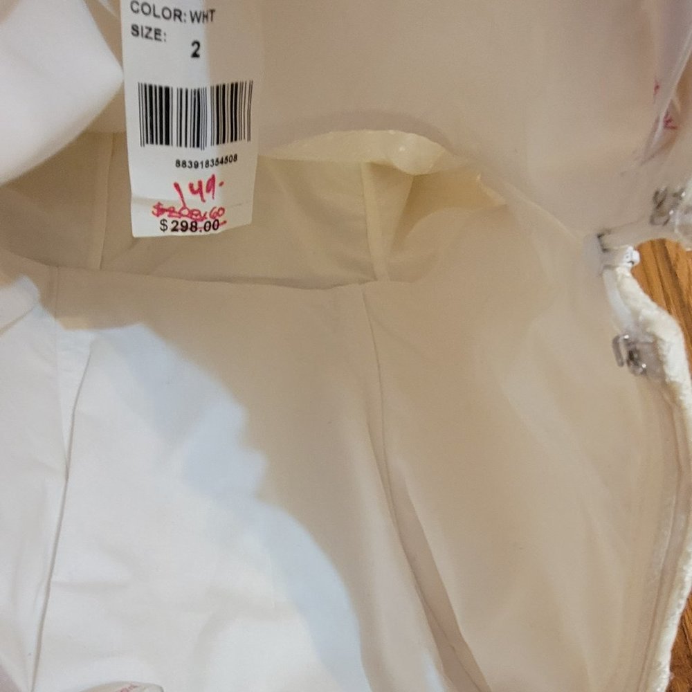 Betsy Johnson White Dress never worn - Picture 9 of 9